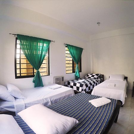 Full Moon Hostel Coron Exterior photo