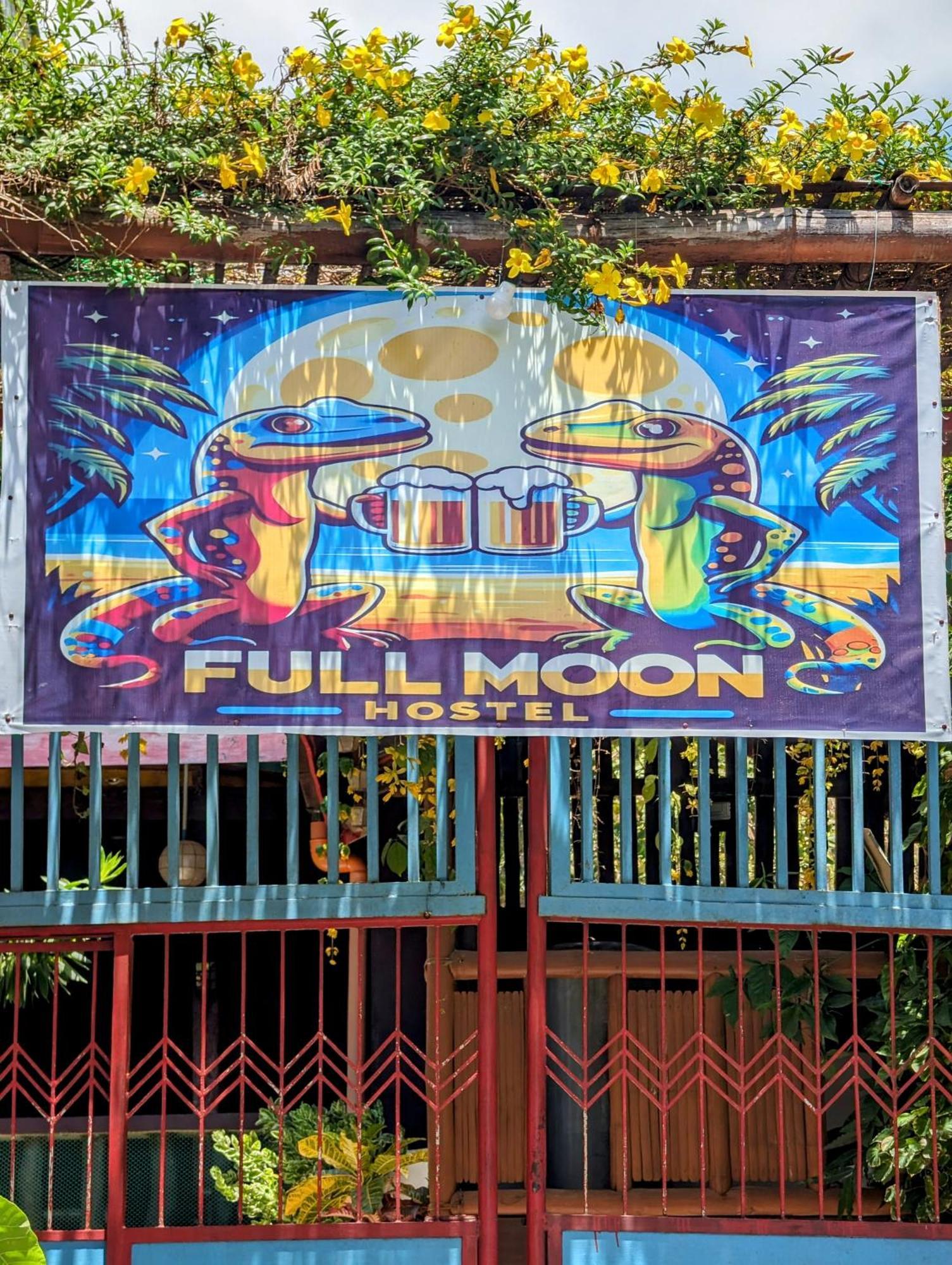 Full Moon Hostel Coron Exterior photo