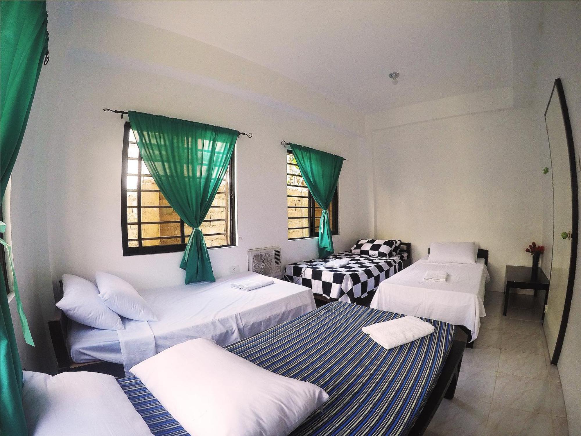 Full Moon Hostel Coron Exterior photo