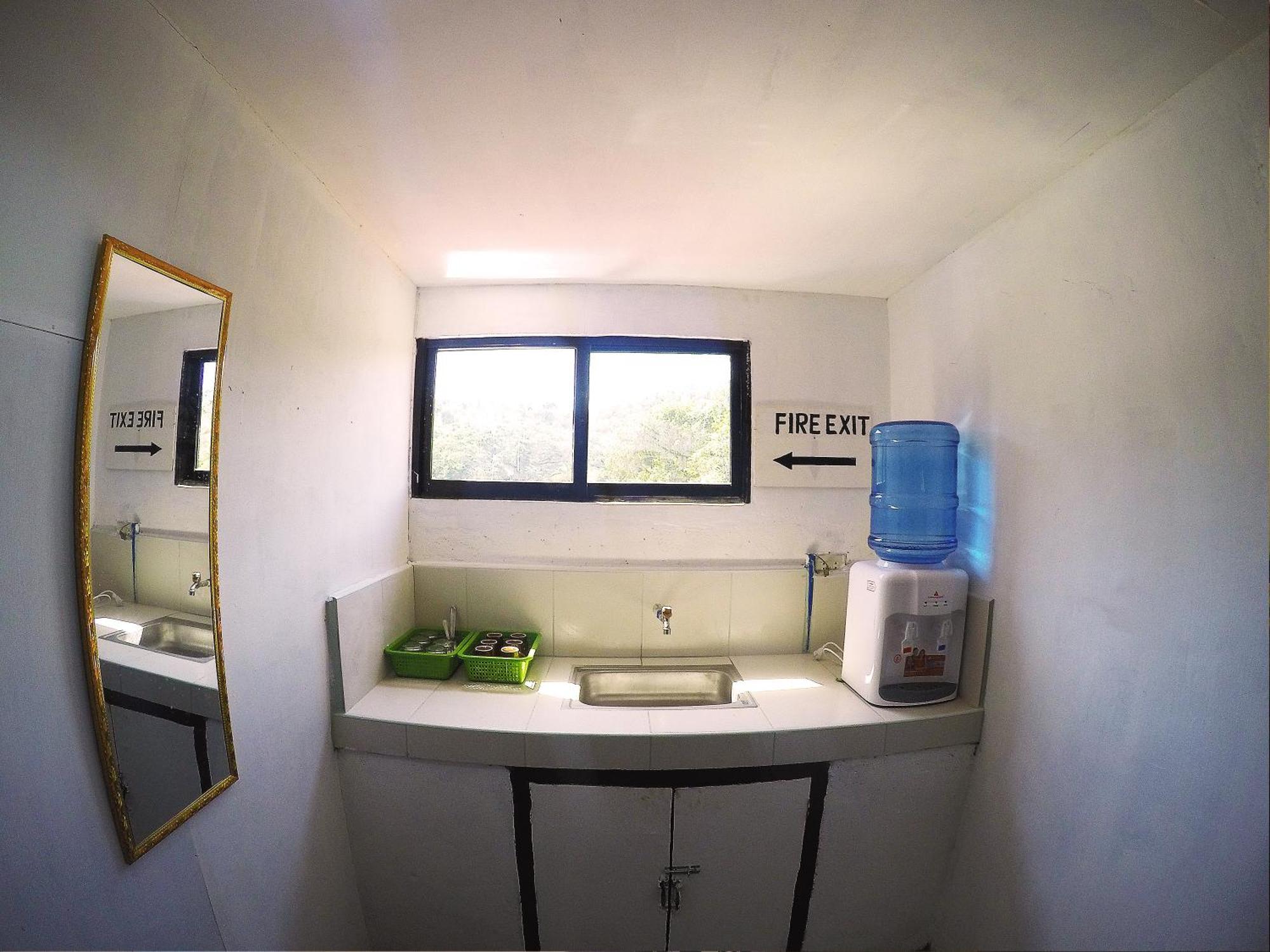 Full Moon Hostel Coron Exterior photo
