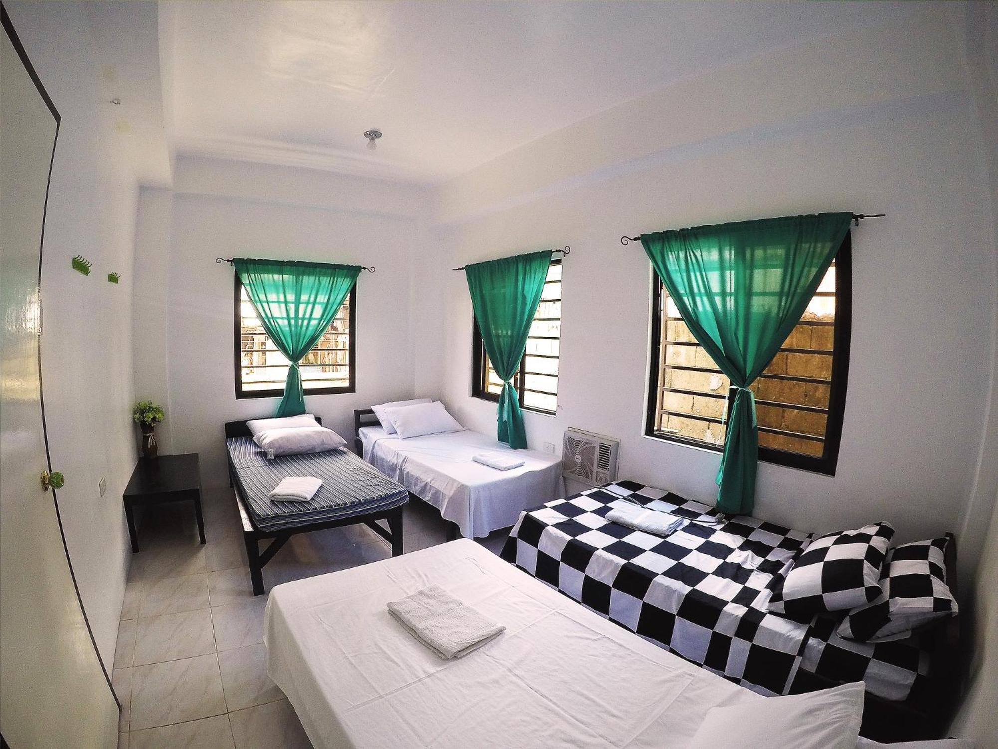 Full Moon Hostel Coron Exterior photo